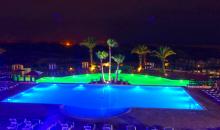 Pool bei Nacht