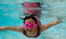 Tauchen im Pool