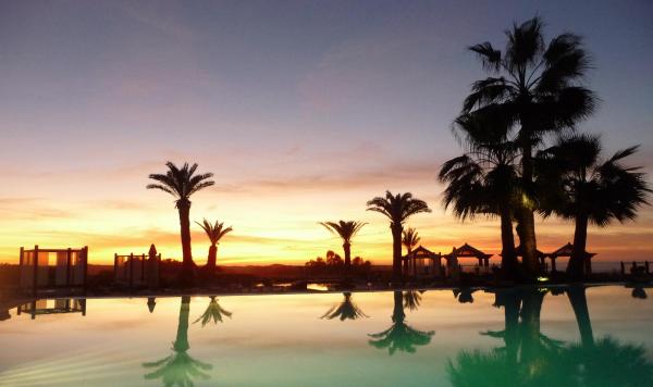 Traumhafter Himmel über dem Club