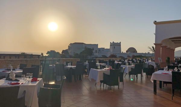 Essen beim Sonnenuntergang