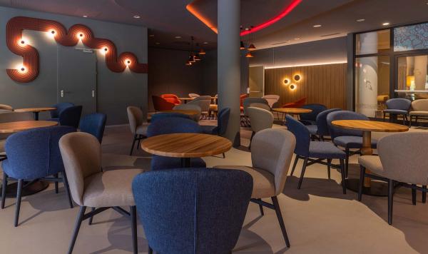 Tische in der neuen Connectbar