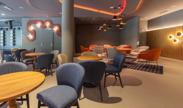 Connectbar mit Theater Eingang