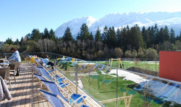Liegen mit Blick auf Clubanlage