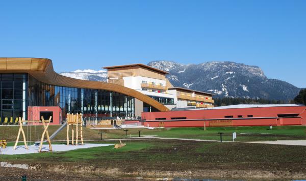 Club und Therme von Außen