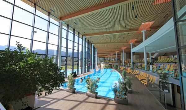 Innenpool Therme