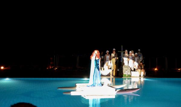 Abendunterhaltung am Pool