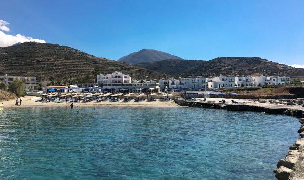 Blick auf den Club vom Meer