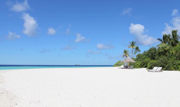 Strand im Robinson Club Maldives