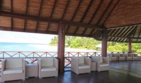 Blick von Terrasse auf Meer