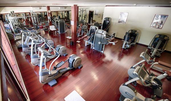 Gut ausgestattetes Fitnessstudio