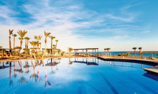 Hauptpool mit Meerblick