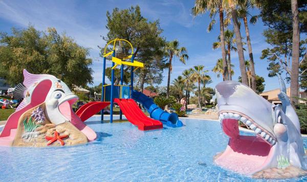 Kinderpool mit Wasserrutschen