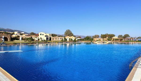 Pool mit Sprungbrett