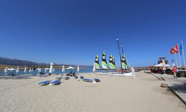 Weisser Sandstrand am Meer