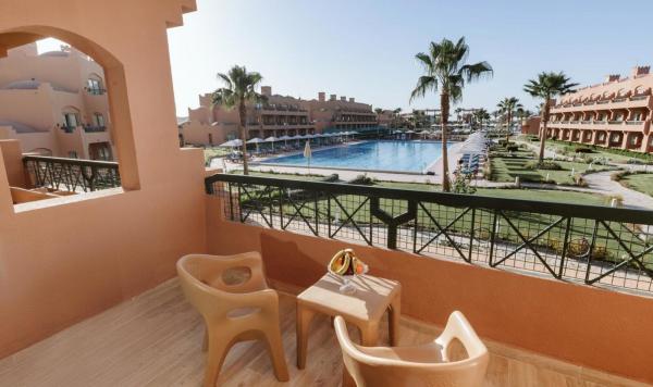 Wohnbeispiel Familienzimmer Poolblick