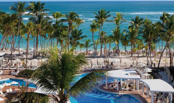 Pool mit Strandblick