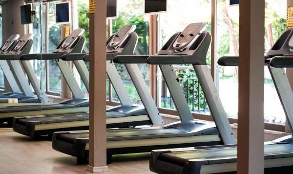 Geräte im Fitnessraum