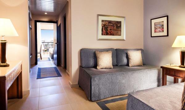 Wohnbeispiel mit blauer Sitzecke