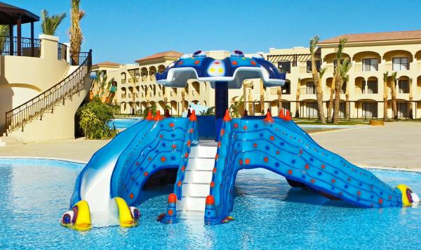 Wasserspielzeug im Kinderpool