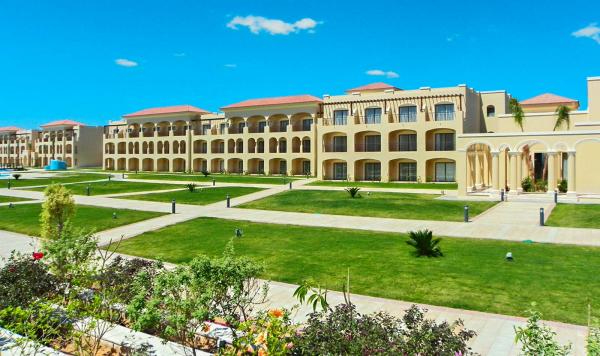 Hotelkomplex mit Gartenanlage