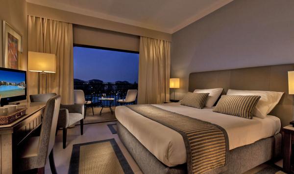 Wohnbeispiel im Abendlicht mit indirekter Beleuchtung