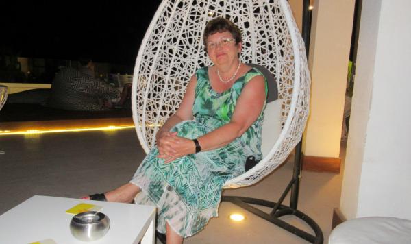 Cluburlaub Mitarbeiterin im Chill-Out Bereich