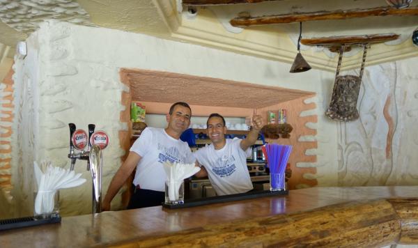 Mitarbeiter an der Bar