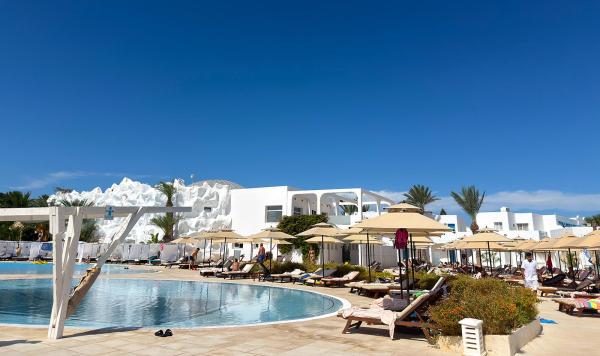 Liegen am Pool
