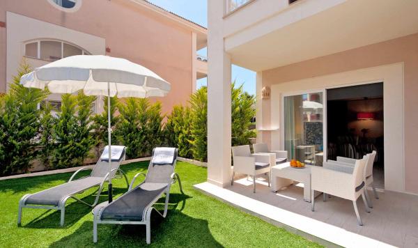 Zimmer mit Privatgarten und Pool