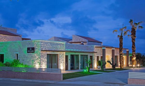 SuneoClub Althea Village abends