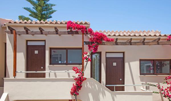 Blümchen wachsen an den Wänden