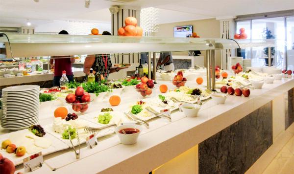 Frisches Obst am Buffet