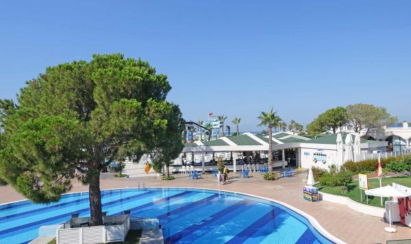 Blick auf Pool und Aquapark