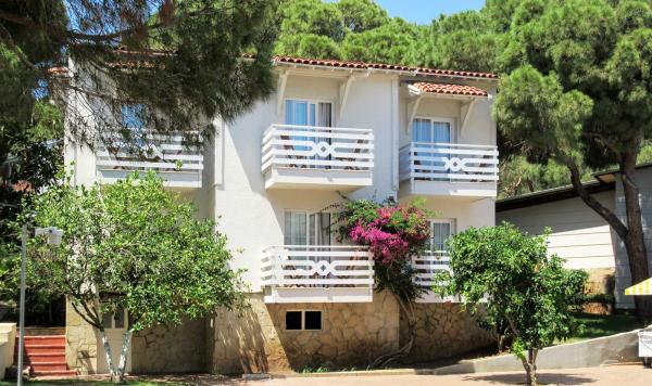 Bepflanzter Bungalow im Club