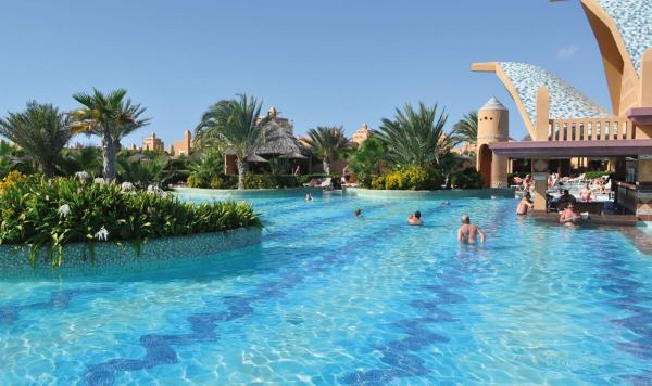 Abkühlung an der Poolbar