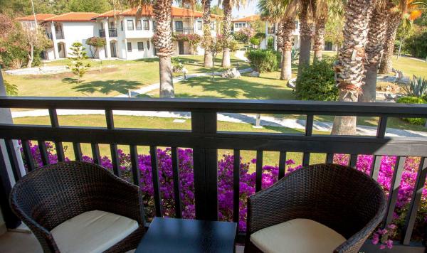 Terrasse mit Blick auf den Garten
