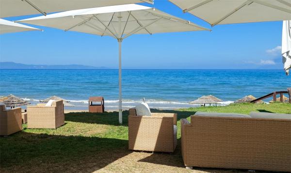 Sitzgelegenheiten mit Blick auf das Meer