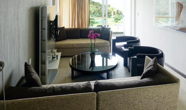 Wohnbereich im Hotelzimmer