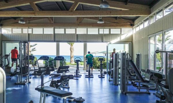 Gut ausgestattetes Fitnessstudio