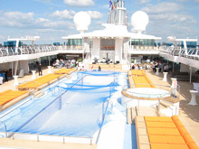 Pool auf dem Deck