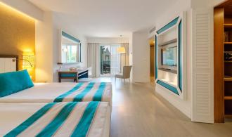 Pamfilya Double Room Classic Schlafzimmer