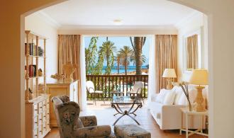 Famous Class Deluxe Bungalow Suite
