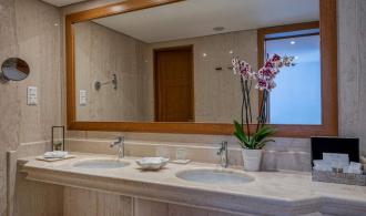 Palace Junior Suite Panoramic Sea View Badezimmer