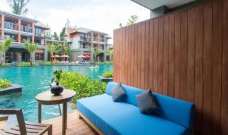 Deluxe Suite Pool Access Jacuzzi