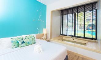 Deluxe Suite Pool Access Jacuzzi