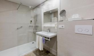 Doppelzimmer mit Meerblick Badezimmer
