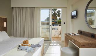Single with Child Double Room Sea Side