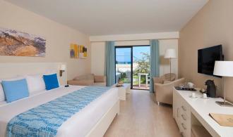 Deluxe Ocean Front + Jacuzzi + Private Garden