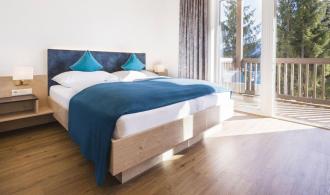 Familienzimmer Verbindungstür Neubau Bett