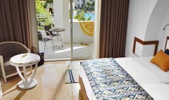 Doppelzimmer mit Poolblick